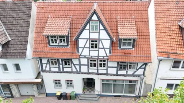 Immobilie in Zierenberg - Modernes Wohnen im historischen Ambiente – teilbar, Balkon, Innenhof, ökologisch saniert mitten im Stadtkern! - Bild 3
