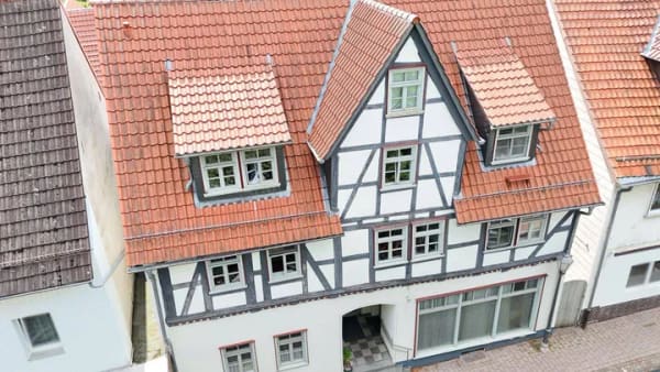 Immobilie in Zierenberg - Modernes Wohnen im historischen Ambiente – teilbar, Balkon, Innenhof, ökologisch saniert mitten im Stadtkern! - Bild 4