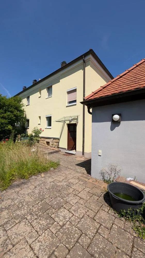 Immobilie in Mistelgau - Zwei Wohneinheiten oder Einfamilienhaus - Wohnhaus mit Garage, Carport und Garten! - Bild 1