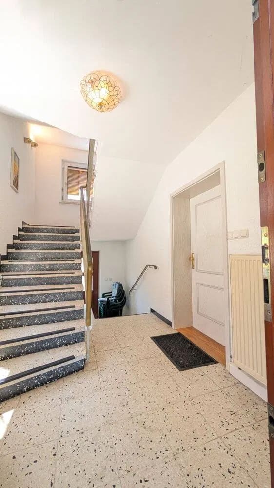 Immobilie in Mistelgau - Zwei Wohneinheiten oder Einfamilienhaus - Wohnhaus mit Garage, Carport und Garten! - Bild 3
