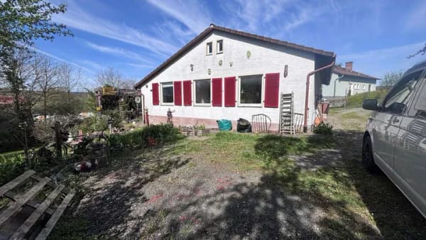 Immobilie in Mainleus - Charmantes Ein-/Zweifamilienhaus in idyllischer Lage - Bild 0