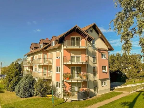 Immobilie in Klipphausen - Kapitalanlage mit Potenzial - Helle 2-Zimmer-Wohnung mit großem Balkon und Stellplatz in Klipphausen - Bild 0