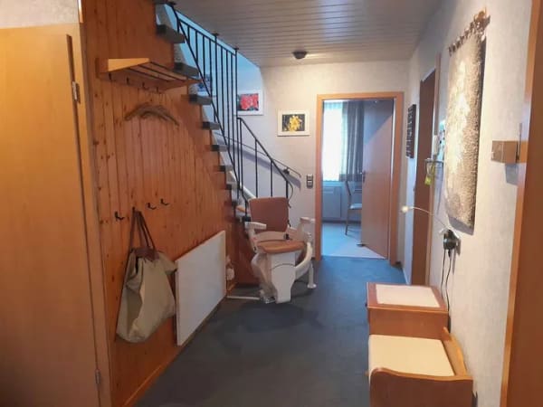 Immobilie in Gäufelden - gepflegtes Einfamilienhaus in Massivbauweise mit acht Zimmern in Gäufelden - Bild 2