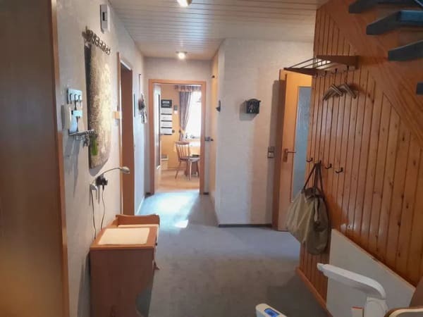 Immobilie in Gäufelden - gepflegtes Einfamilienhaus in Massivbauweise mit acht Zimmern in Gäufelden - Bild 3