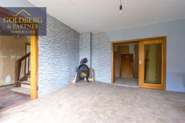 Immobilie in Burgwald - Entwicklungsobjekt mit ca. 245 m² Wohnfläche auf rund 1.600 m² Grundstück  - Bild 3