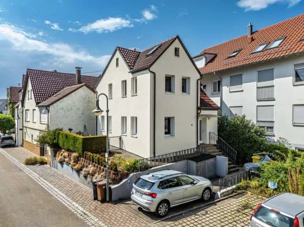 Immobilie in Schwaikheim - Kompakt wohnen im eigenen Haus! - Bild 0
