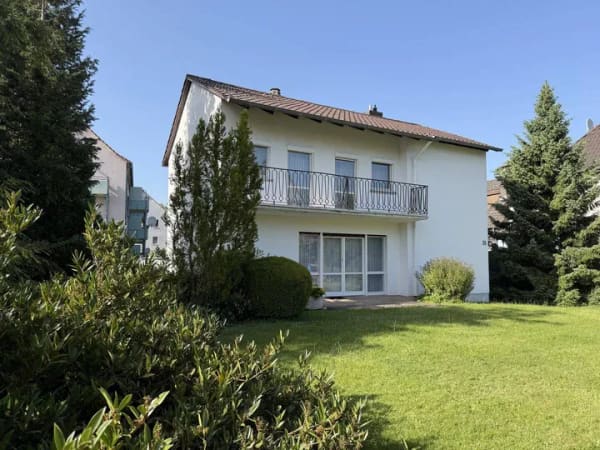Immobilie in Eschwege - Einfamilienhaus mit separater Einliegerwohnung, 4 Garagen und großzügigem Grundstück in Eschwege - Bild 1