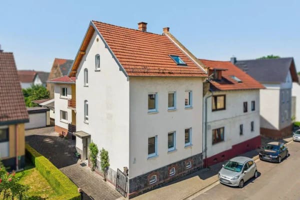 Immobilie in Fernwald - Sofort verfügbar! Großzügiges Ein-/Zweifamilienhaus in zentraler Wohnlage von Fernwald  Annerod - Bild 0