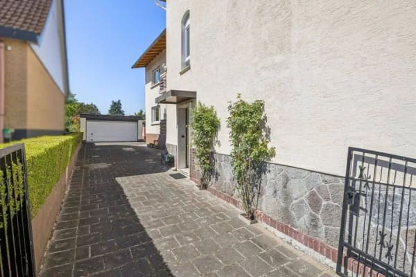 Immobilie in Fernwald - Sofort verfügbar! Großzügiges Ein-/Zweifamilienhaus in zentraler Wohnlage von Fernwald  Annerod - Bild 1