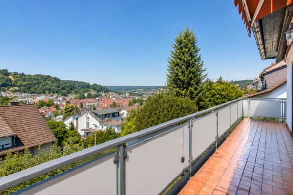 Immobilie in Bad Orb - Großzügiges Einfamilienhaus mit vermieteter Einliegerwohnung und Weitblick über Bad Orb - Bild 2