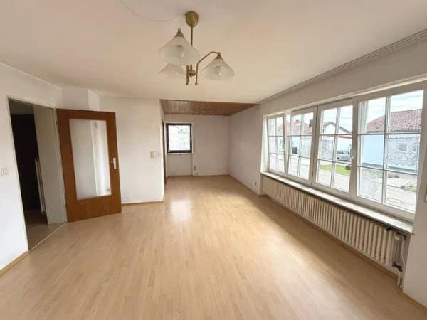 Immobilie in Meßkirch - Gepflegtes Einfamilienhaus mit Einliegerwohnung auf knapp 1.000 m² Grundstück - Bild 3