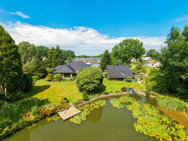 Immobilie in Meyn - Parkähnliches Anwesen mit modernisiertem Bungalow, Gästehaus und Schwimmteich - Bild 0