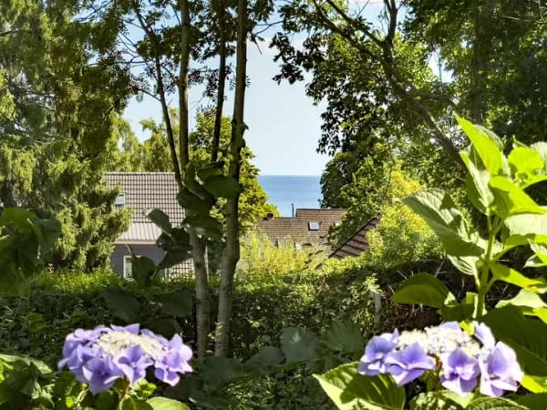 Immobilie in Eckernförde - Gepflegte Altbauvilla in Eckernförde mit 2 Wohnungen in direkter Ostseenähe - Bild 1