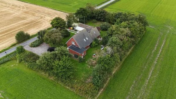 Immobilie in Emmelsbüll-Horsbüll -  Mehr Ruhe kann man nicht kaufen – Alleinlage zwischen Himmel, Feldern und Nordsee - Bild 2