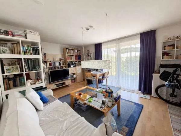 Immobilie in Neu-Ulm - Sehr gepflegt und gut angebunden – 2-Zimmer-Wohnung mit Terrasse und Stellplatz in Neu-Ulm - Bild 2