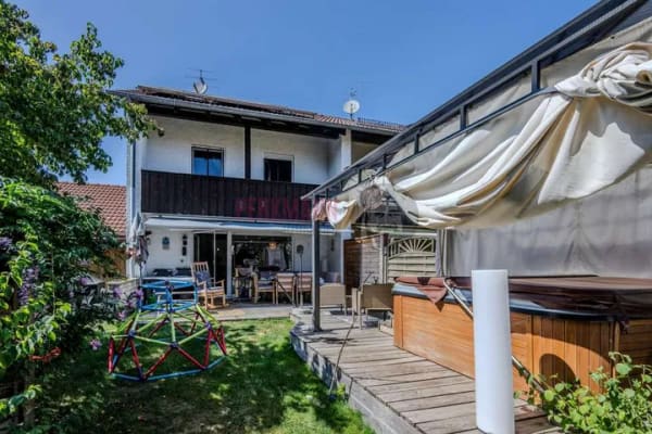 Immobilie in Vierkirchen - Platz für die ganze Familie, geräumige Doppelhaushälfte mit Garten und Garage in ländlicher Umgebung - Bild 1