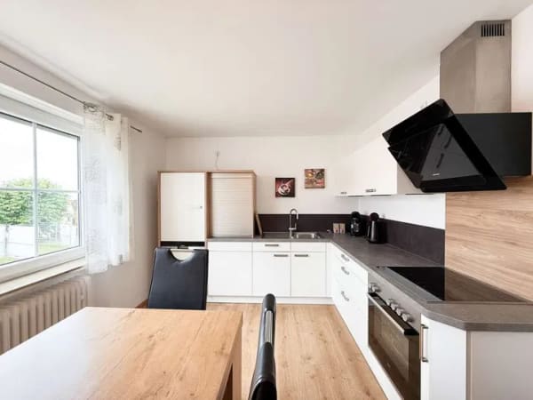 Immobilie in Wallerstein - Zweifamilienhaus mit Dachterrasse, Vollunterkellerung, Doppelgarage und Garten - Bild 4