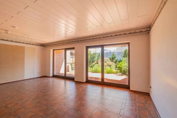 Immobilie in Hockenheim - Erbpachtanwesen in Hockenheim: Doppelhaushälfte mit Garten, Garage und Gestaltungspotenzial - Bild 1