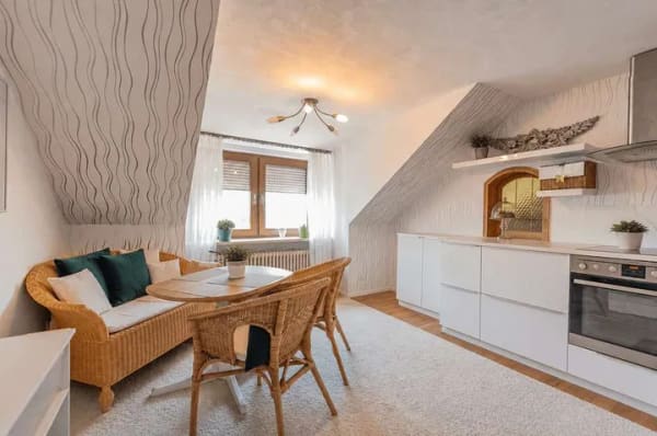 Immobilie in Freising - Lichtdurchflutet! 3-Zimmer Dachgeschosswohnung mit sonnigem Gartenanteil - Bild 0