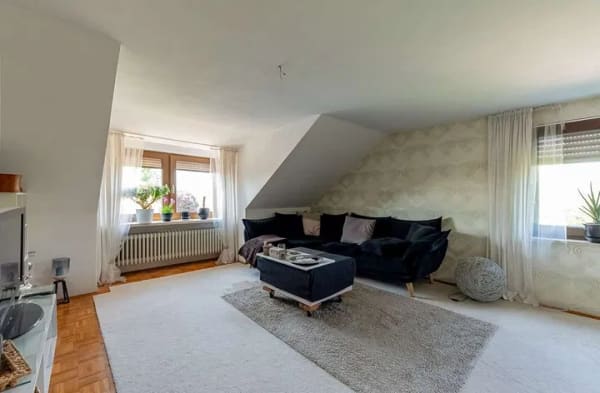Immobilie in Freising - Lichtdurchflutet! 3-Zimmer Dachgeschosswohnung mit sonnigem Gartenanteil - Bild 1