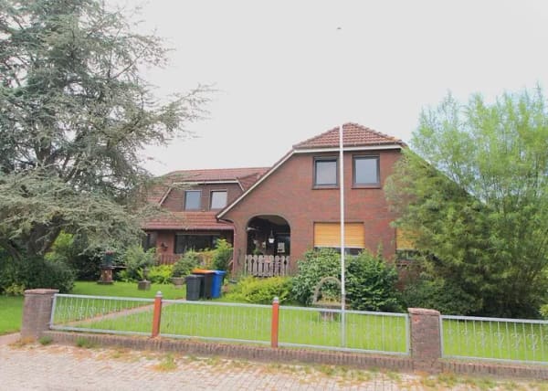 Immobilie in Wittmund - Großes Wohnhaus + Halle mit viel Potenzial in der Nähe von Wittmund zu verkaufen! - Bild 0