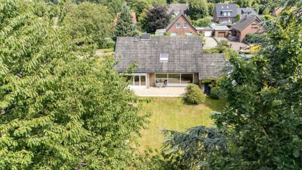 Immobilie in Jersbek - Architektur, Großzügigkeit und ein außergewöhnliches Grundstück - Bild 1