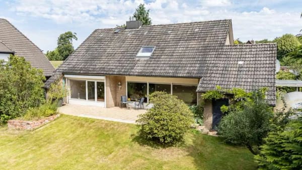 Immobilie in Jersbek - Architektur, Großzügigkeit und ein außergewöhnliches Grundstück - Bild 2