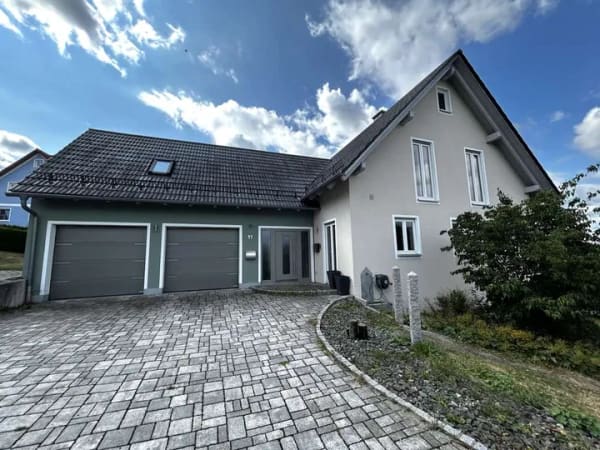 Immobilie in Teunz - Einfamilienhaus mit vermieteter Einliegerwohnung | Photovoltaik | Doppelgarage | großer Garten  - Bild 0