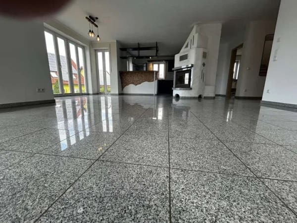 Immobilie in Teunz - Einfamilienhaus mit vermieteter Einliegerwohnung | Photovoltaik | Doppelgarage | großer Garten  - Bild 2