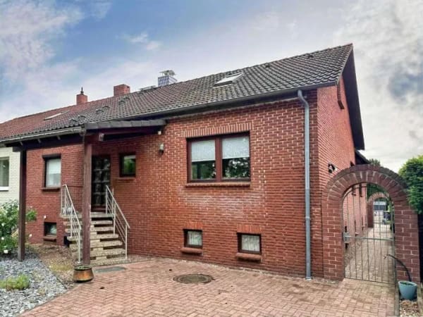Immobilie in Hambühren - Doppelhaushälfte mit großem Grundstück und viel Potenzial in Hambühren - Bild 0