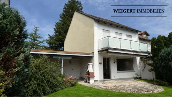 Immobilie in Eichenau - WEIGERT: Familienfreundliches Wohnhaus mit Dachstudio, Süd-Balkon & Einzelgarage in Eichenau - Bild 0