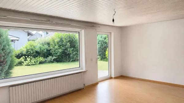 Immobilie in Eichenau - WEIGERT: Familienfreundliches Wohnhaus mit Dachstudio, Süd-Balkon & Einzelgarage in Eichenau - Bild 1
