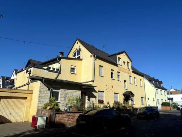Immobilie in Sankt Sebastian - Großzügige Maisonette-Wohnung mit ca. 149 m², 5 Zimmern, Studio und 2 Garagen - Bild 1