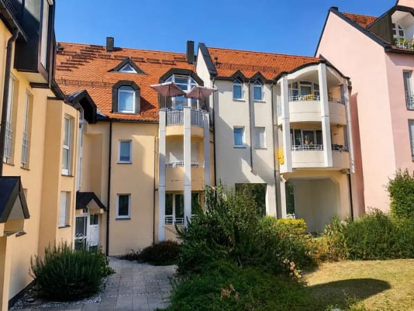 Immobilie in Zorneding - Sonniges 1-Zimmer-Apartment mit Balkon und grüner Innenhoflage, bezugsfrei - Bild 0