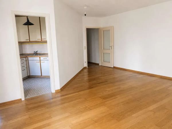 Immobilie in Zorneding - Sonniges 1-Zimmer-Apartment mit Balkon und grüner Innenhoflage, bezugsfrei - Bild 2
