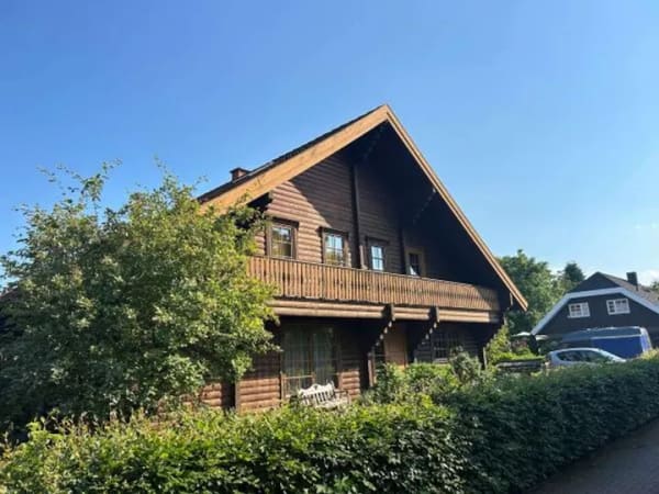 Immobilie in Kröppelshagen-Fahrendorf - Kaufgelegenheit: Blockbohlenhaus mit zwei Wohneinheiten und Vollkeller - Bild 0