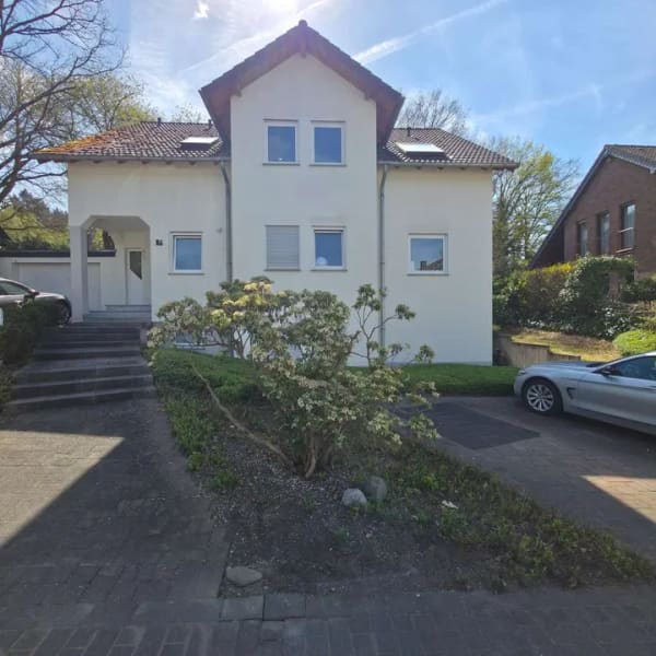 Immobilie in Rheinbreitbach - Kapitalanlage mit Perspektive: Großzügige 123 m² Dachgeschosswohnung im gepflegten 3-Parteien-Haus - Bild 0