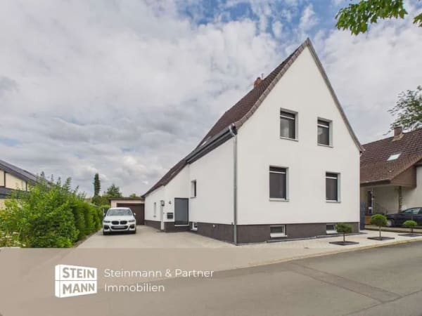 Immobilie in Giesen - Charmantes Einfamilienhaus mit einzigartigem Grundriss, großem Grundstück in Giesen-Emmerke - Bild 0