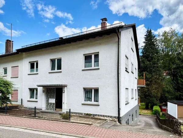 Immobilie in Schönau - Kapitalanlage mit Zukunft – Gepflegtes Dreifamilienhaus in guter Wohnlage von Schönau - Bild 1