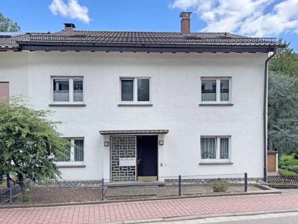 Immobilie in Schönau - Kapitalanlage mit Zukunft – Gepflegtes Dreifamilienhaus in guter Wohnlage von Schönau - Bild 2