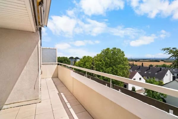 Immobilie in Hofheim am Taunus - Großzügige 3–4-Zimmer-Wohnung mit zwei Balkonen - Bild 2