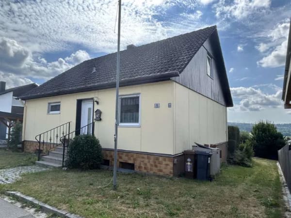 Immobilie in Waldmünchen - Renovierungsbedürftiges Einfamilienhaus in sehr ruhiger Sackgassenlage in Geigant - Bild 0