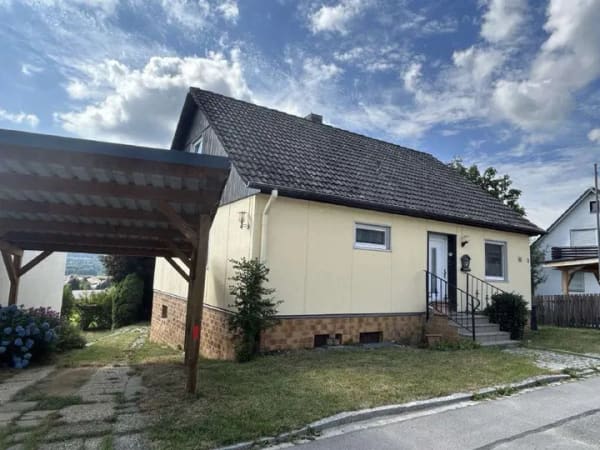 Immobilie in Waldmünchen - Renovierungsbedürftiges Einfamilienhaus in sehr ruhiger Sackgassenlage in Geigant - Bild 2