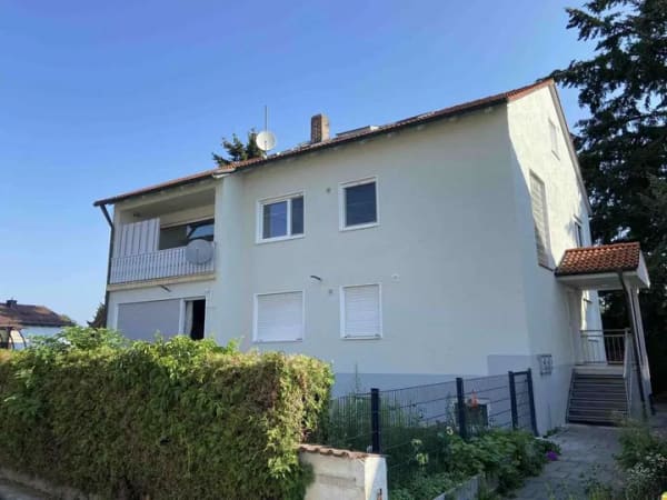 Immobilie in Geisenfeld - 3-Zimmer-Obergeschosswohnung mit Einbauküche und Stellplatz - Bezug kurzfristig möglich! - Bild 0