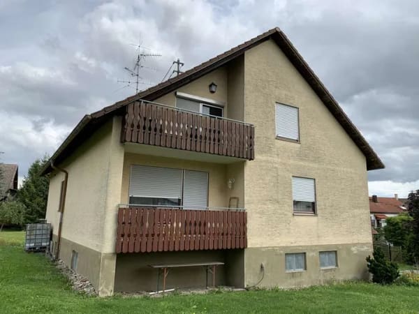 Immobilie in Allmendingen - Zweifamilienhaus mit weitläufigem Grundstück zu verkaufen - Bild 1