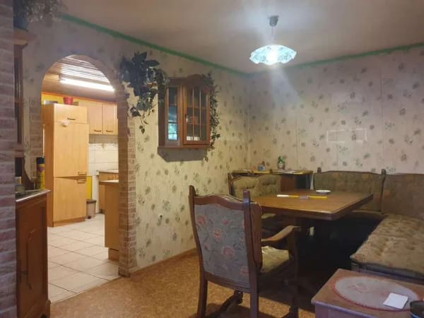 Immobilie in Niederstetten - Einfamilienhaus mit großzügigem Grundstück am Stadtrand von Niederstetten - Bild 2