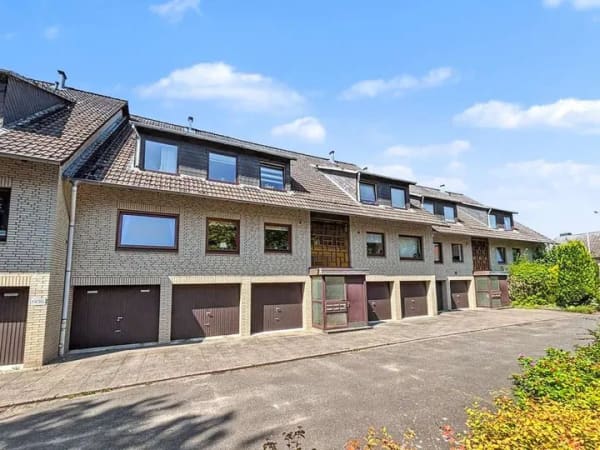 Immobilie in Schenefeld - Lichtdurchflutete 2,5-Zimmer-Dachgeschosswohnung mit Loggia und Platz zum Wohlfühlen in Schenefeld - Bild 0