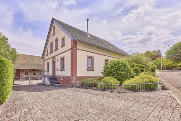 Immobilie in Kottweiler-Schwanden - 7 Hektar großes Landhausanwesen mit umfangreichen Nebengebäuden und Pferdeboxen - Bild 0