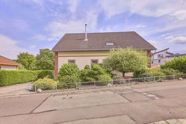 Immobilie in Kottweiler-Schwanden - 7 Hektar großes Landhausanwesen mit umfangreichen Nebengebäuden und Pferdeboxen - Bild 1