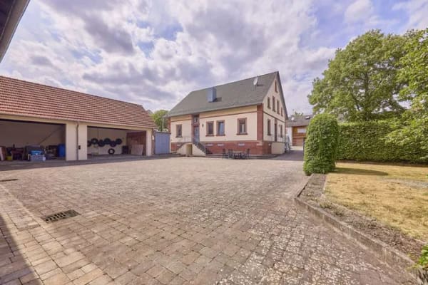 Immobilie in Kottweiler-Schwanden - 7 Hektar großes Landhausanwesen mit umfangreichen Nebengebäuden und Pferdeboxen - Bild 2